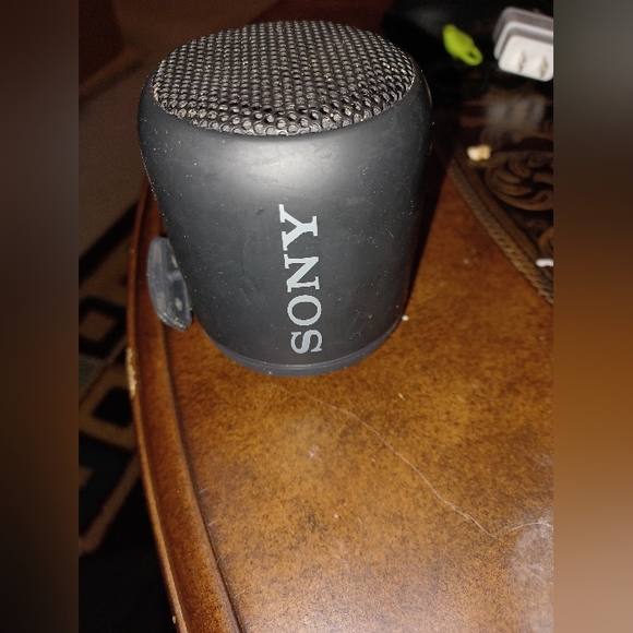 Sony mini bluetooth speaker - Picture 2 of 4